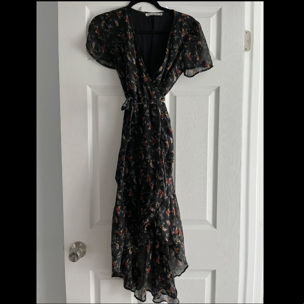 Abercrombie midi wrap floral dress xs black